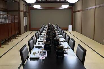 בית מלון כפרי Yamanaka Onsen Hanatsubaki