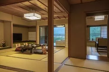 Hotel Yamanaka Onsen Hanatsubaki