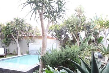 Bed and Breakfast 1932 House