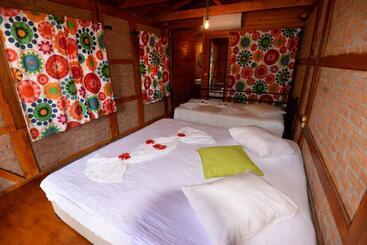 Hotel Otantik Tas Ev