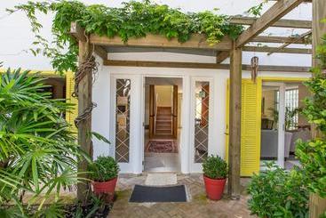 צימר Girassóis Da Lagoa Guesthouse