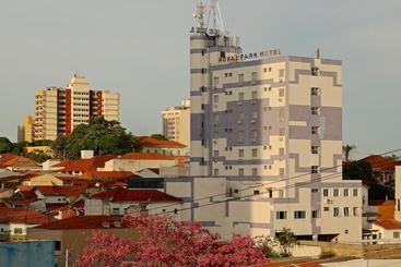 בית מלון כפרי Royal Park