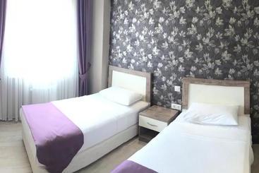 تختخواب و صبحانه Udi Suit  Canakkale