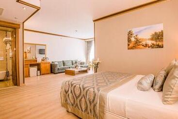 Yücesoy Liva Hotel Spa & Convention Center Mersin