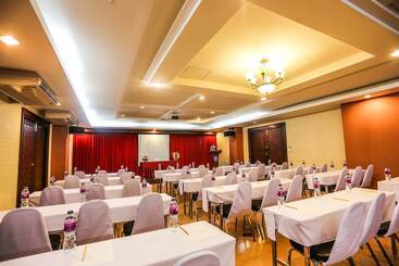 Отель Madina Rayong