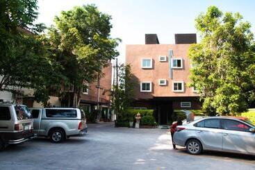 호텔 Pova Residence And Boutiques Resort