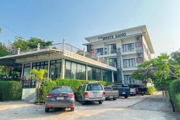 호텔 White Sand Halal House Krabi