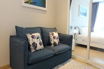 דירות לתיירים A Bed At Muangthong Thani