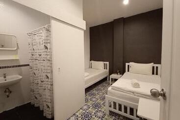 호스텔 Chino Town At Yaowarat Phuket Sha Plus