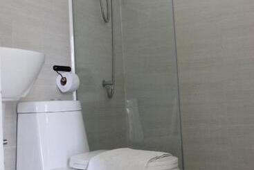 ホテル 1715 House & Caff Resort, Phuket