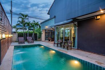 Hotel The Base Hua Hin