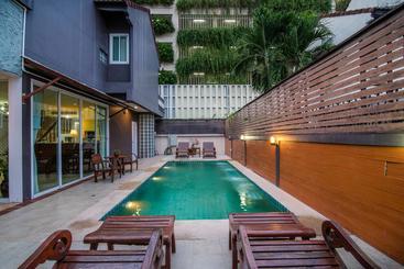 Hotelli The Base Hua Hin