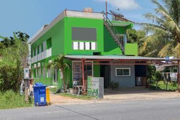 Resort The View At Naiyang