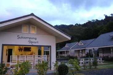 Suksompong Resort