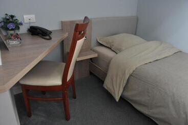 تختخواب و صبحانه Garni Hotel Plava Laguna