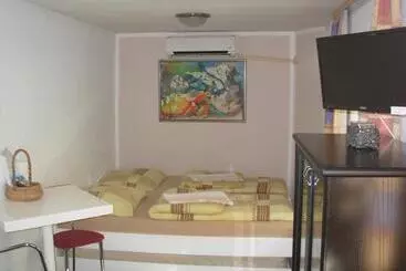 Hostel 021