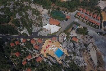 Wood Hills Hotel & Resort