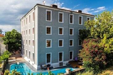 בית מלון כפרי A For Art