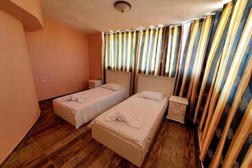 Family Hotel Paros 2