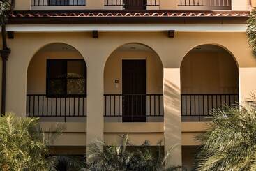 آپارتمان Coco Breeze Private Residence