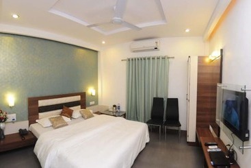 Shanti Hotel Surbhi