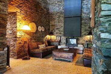 Casa Das Pipas / Quinta Do Portal