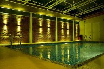 هتل Aristos Boutique & Suites