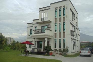 Bed and Breakfast Orange Garden Hostel