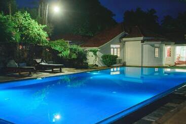 פנסיון Thalpe Walawwa Heritage Villa