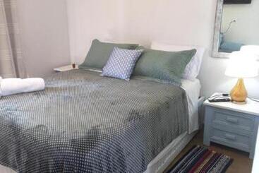 Capsulehotel Chalézinho Santorini & Eventos