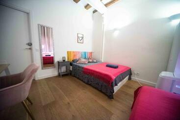 Общежитие Born Rooms   St Caterina