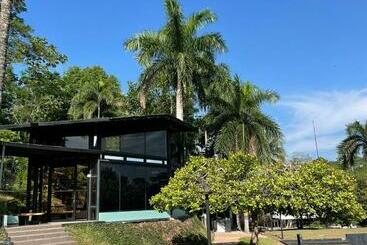 هتل کپسول Refugio Texano Suite Loft