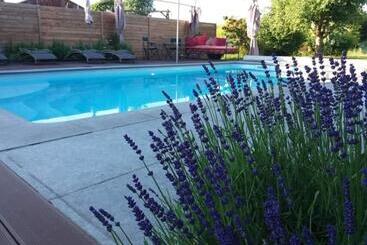 צימר Chambres D Hotes ,hotel ,secret D Une Nuit A Vicq Prės De Onnaing,avec Piscine