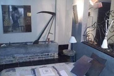 Aamiaismajoitus (B&B) Chambres D Hotes ,hotel ,secret D Une Nuit A Vicq Prės De Onnaing,avec Piscine