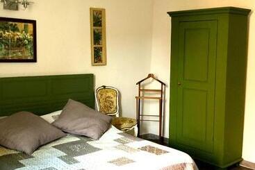 فندق Chez Rosette De Lussan