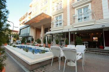 Отель Hymetis Palace