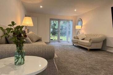 Hotel Cápsula Selborne Studios   Breakfast Included