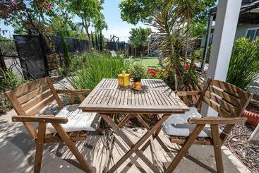 אחוזת יהונתן   צימרים קסומים למשפחות עם בריכה נהדרת במתחם