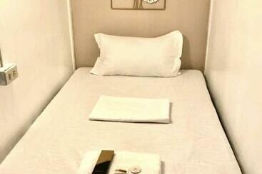 Hotel Kapsułowy Budget Transient Capsule Room Mirasol Near Bgc