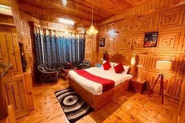Hotel Shree Ram Cottage, Manali ! 1,2,3 Bedroom Luxury Cottages Available