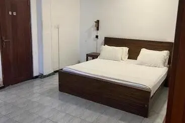 Hummus Hostel & Restaurant