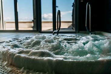 استراحتگاه Hôtel Valdys Thalasso & Spa   La Baie