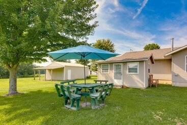 Hus på landet Cozy Stafford Home W/ Outdoor Pool: Pets Welcome!