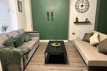 住所  Beautiful 2 Bed House In Bridgend