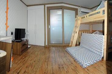 بنسيون The 1st Andong Hostel