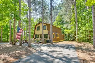 コテージ Crystal Mountain Cabin W/ Cozy Fireplace!
