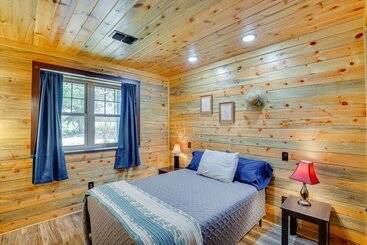 Landhus Fire Pit At Dog Friendly Countryside Quitman Cabin