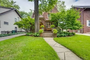 Mökkimajoitus Ferndale Gem, Walk To Stores & Restaurants!