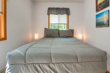 茅舍 Lakefront Marenisco Cabin W/ Private Dock!