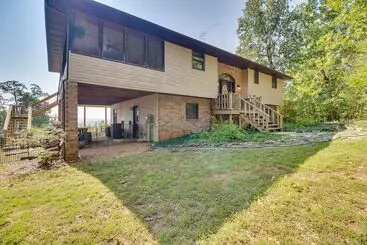 コテージ Mountain Home Retreat W/ Balcony & Lake Views!